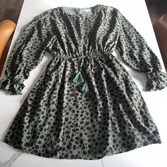 Main Strip Women's Green Black Leopard Long Sleeve Dress Ruffled Size Medium - Picture 1 of 15